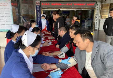 我院呼吸内科开展世界慢阻肺日义诊宣教活动