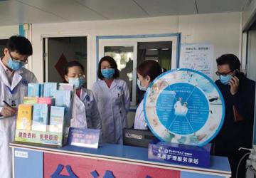 医院感染控制部部长肖丽华带队到一线科室进行疫情防控督导