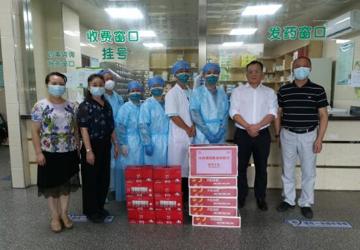 工会走访慰问大规模核酸采样医务人员