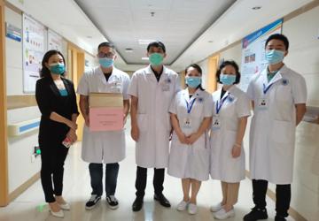 工会开展医师节慰问活动