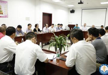光明新区医疗集团领导首次参加集团中心医院院区临床早交班及座谈会