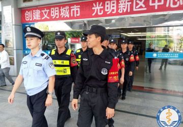 光明警区与我院护卫队员联合巡逻