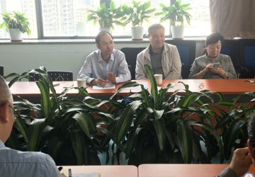 光明新区医疗集团在中心医院院区召开引进“三名工程”中医专家工作座谈会