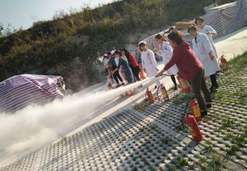 白衣天使学习“防火术”