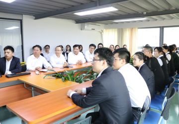 我院组织行政人员观看警示教育片