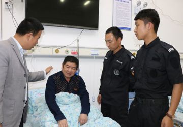 饭店变身急救室，光明中心医院保安千钧一发救旁人