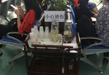 小小茶水车、温暖医患情 ——我院开展爱心茶水流动车