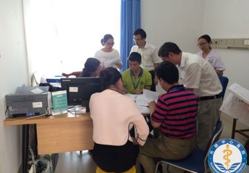 市卫计委莅临我院进行2017年综合医院落实中医药政策专项督查