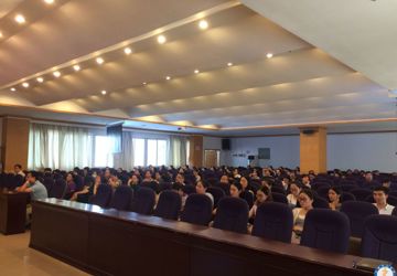 我院门诊部召开半年总结会