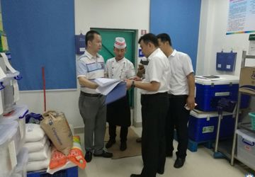 局领导带队检查我院食堂卫生食品安全