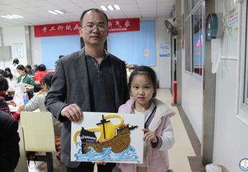 职工齐聚手工坊   衍纸绘画迎新年