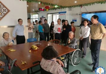 南山区卫计局王三杰副局长率队到光明社康考察医养结合工作