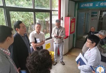 市政法委综治处徐国防处长一行到光明社康督导精防管理工作