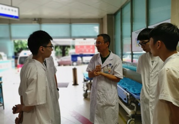 以学带练，考练结合，我院急诊科西院区完成首批湘南学院30多名见习同学急救技能考核