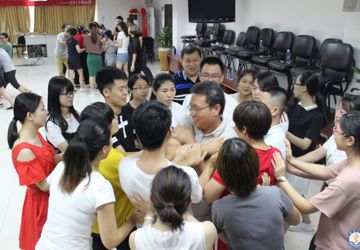 常怀感恩之心 培养服务意识