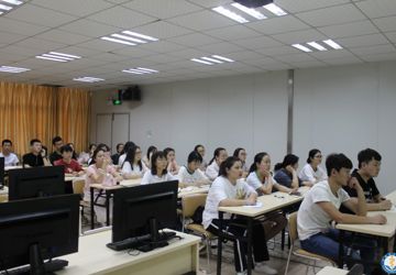 我院护理部组织实习生业务学习