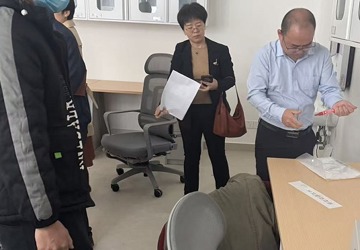 新院区家具安装近尾声 后勤保卫部组织现场抽样检测严把质量关