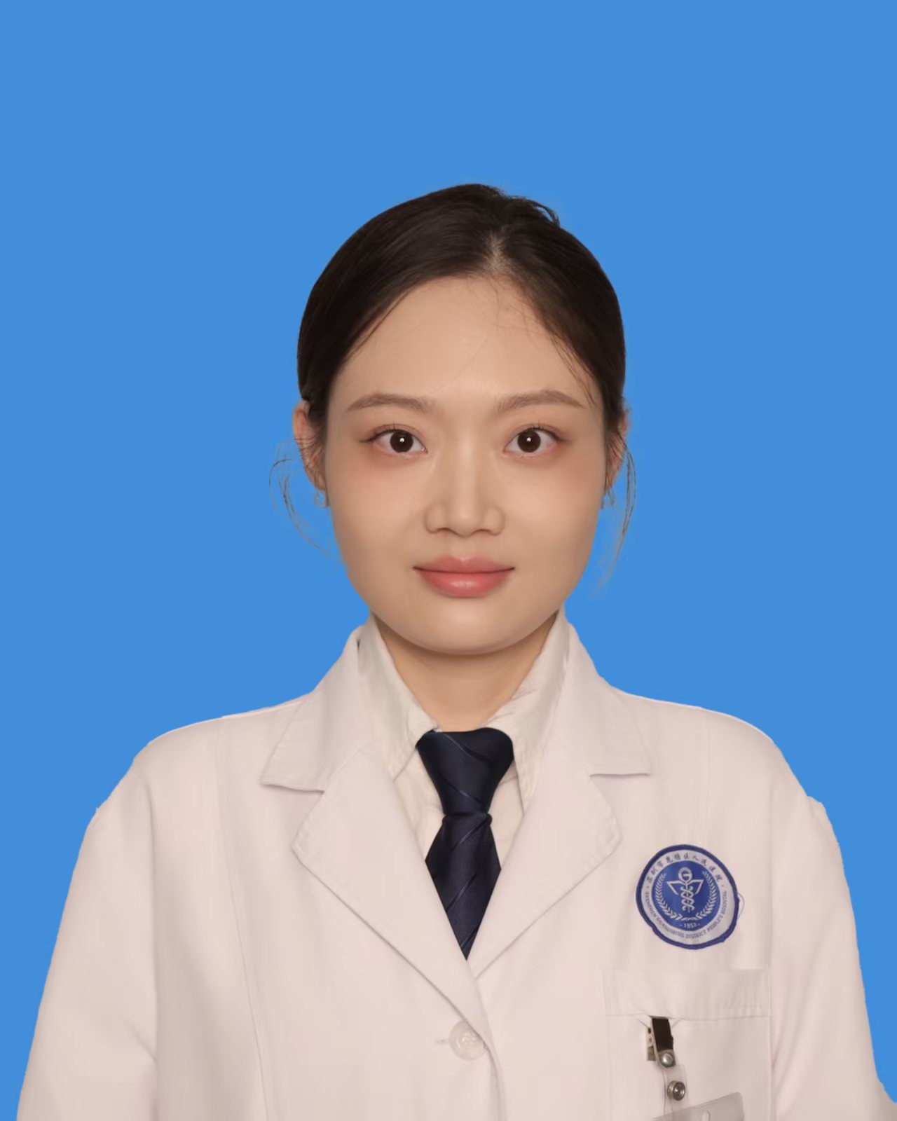 主治医师、硕士 李颖