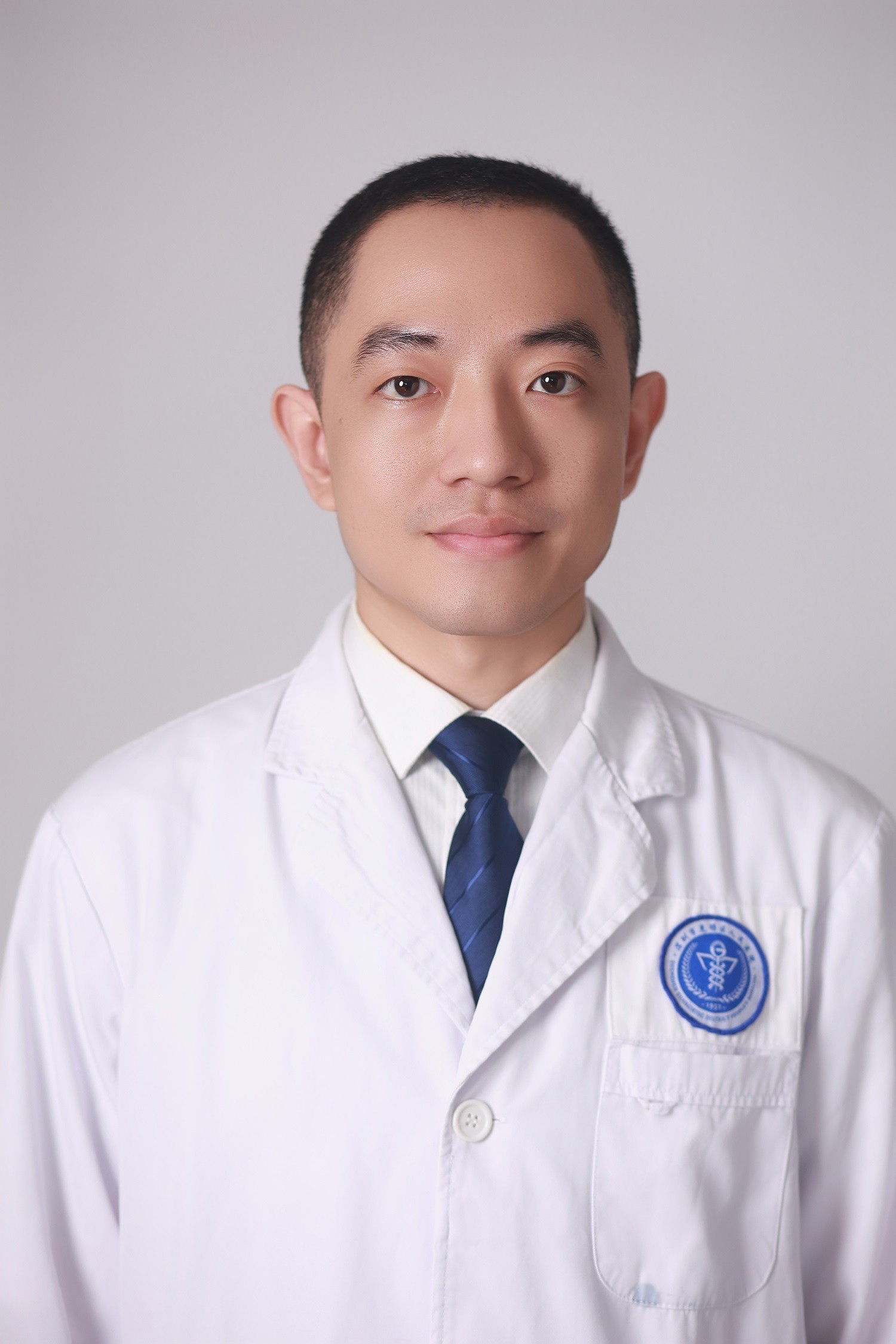 主治医师 张艺益