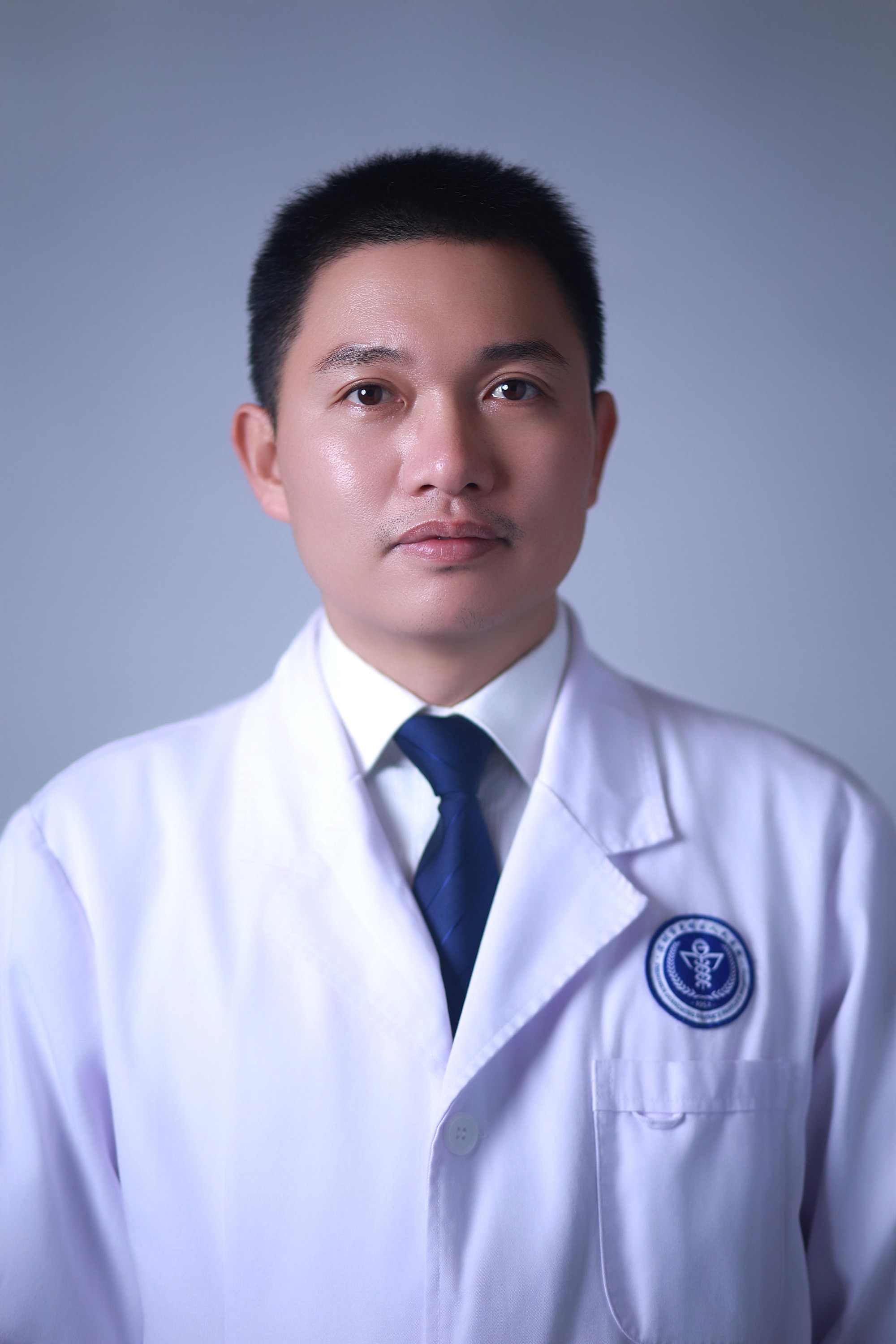  主治医师、本科 吴秋涛